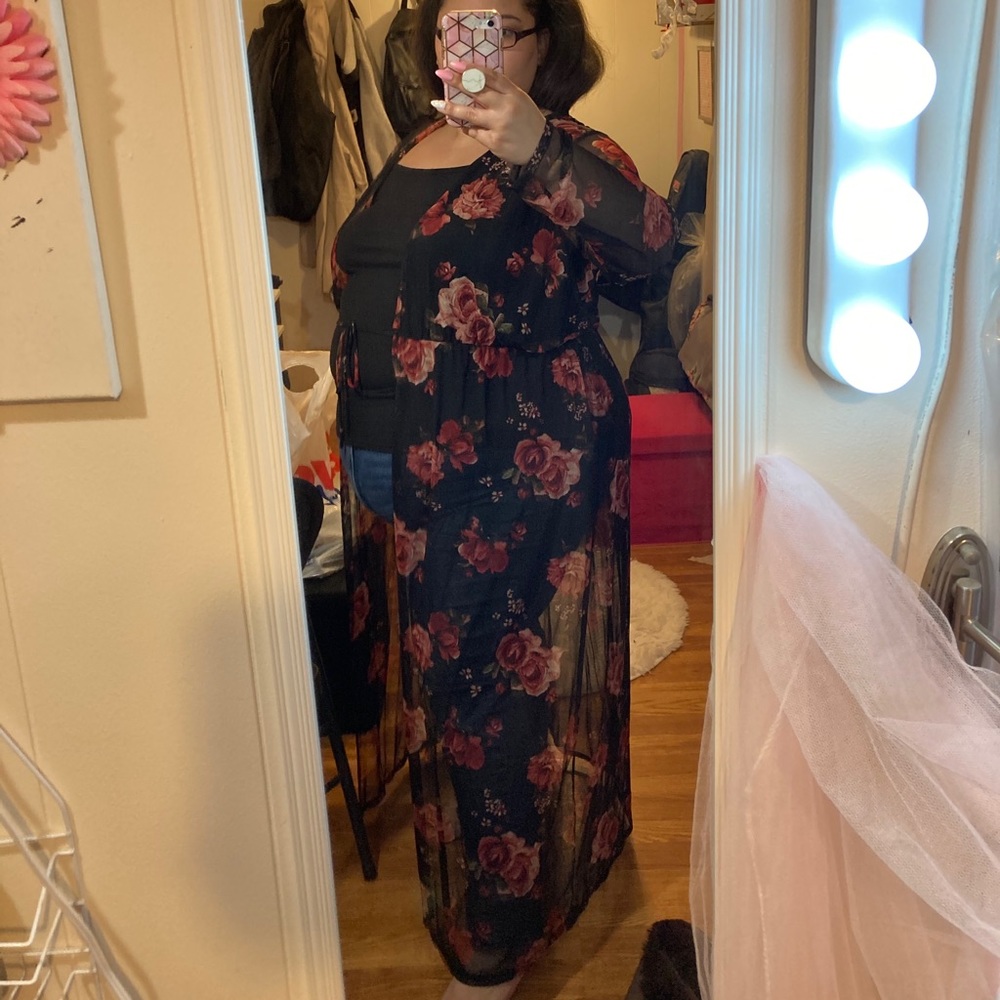 Rue 21+ floral mesh tie front duster